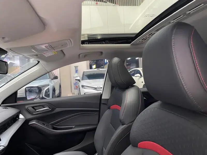 MG5 2023 180DVVT CVT Youth Luxury Edition — миниатюра 17