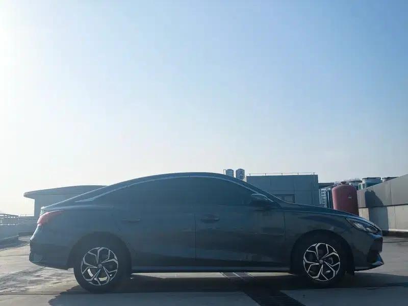 MG5 2022 180DVVT CVT Youth Luxury Edition — миниатюра 8