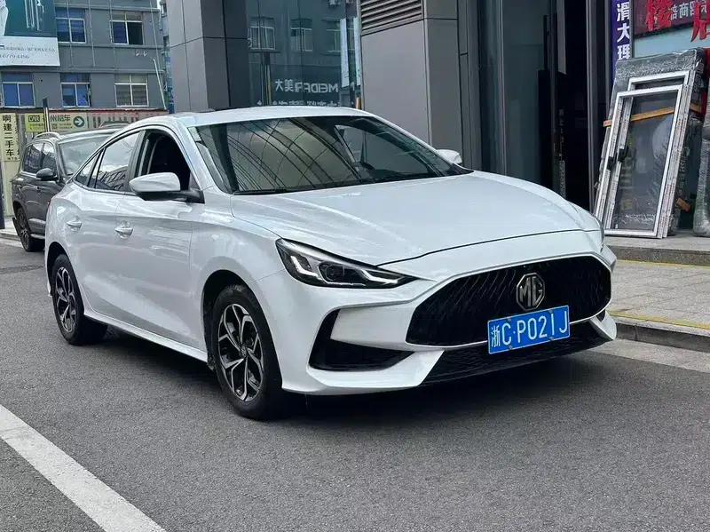MG5 2021 Facelift 180DVVT CVT Youth Luxury Edition — миниатюра 3