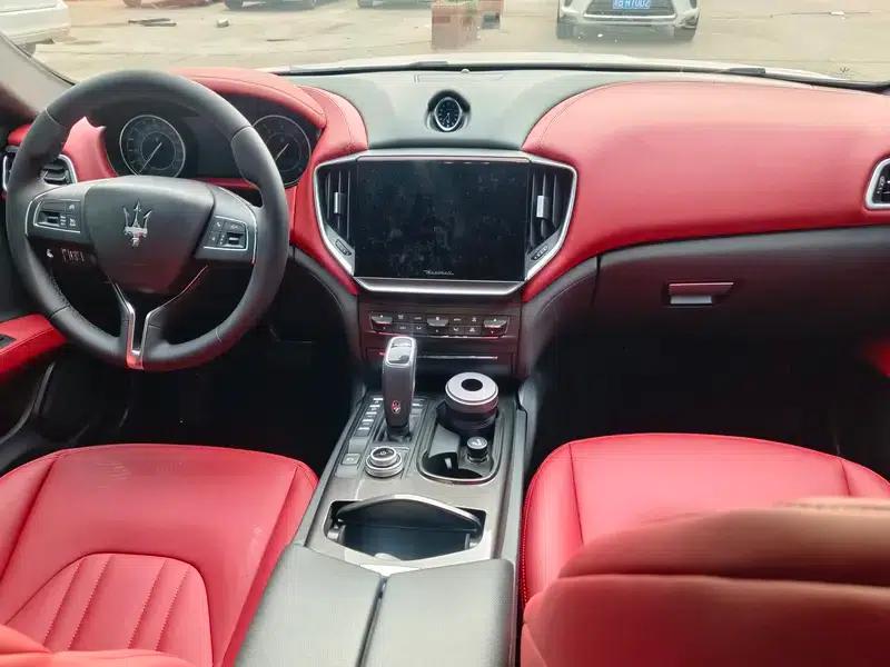 2021 Ghibli 2.0T Edge Edition — миниатюра 9