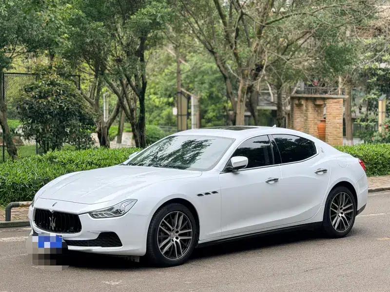 2017 Ghibli 3.0T Standard Edition — миниатюра 1