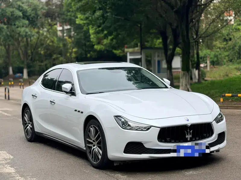 2017 Ghibli 3.0T Standard Edition — миниатюра 3