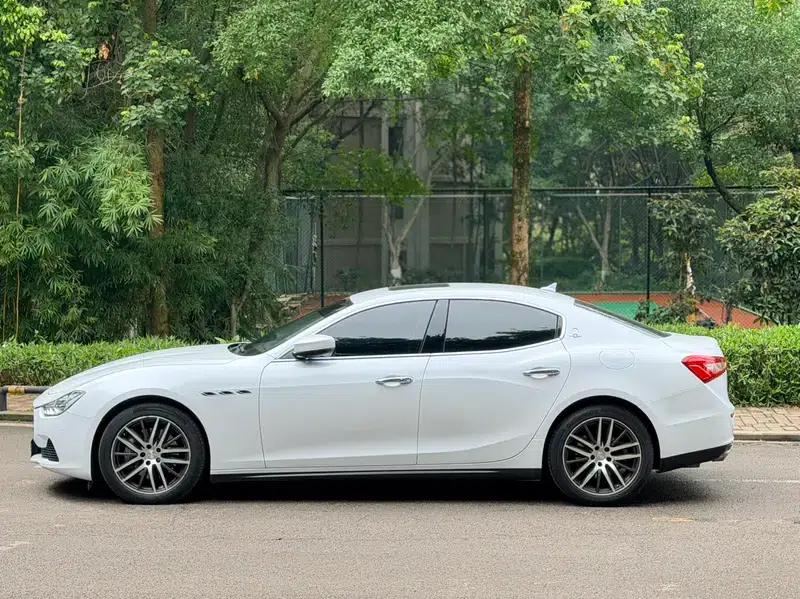 2017 Ghibli 3.0T Standard Edition — миниатюра 4