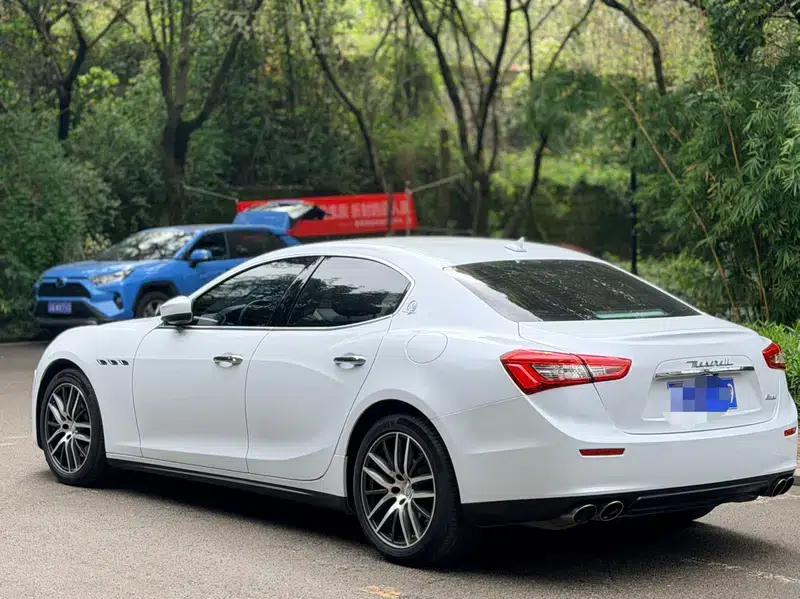 2017 Ghibli 3.0T Standard Edition — миниатюра 5