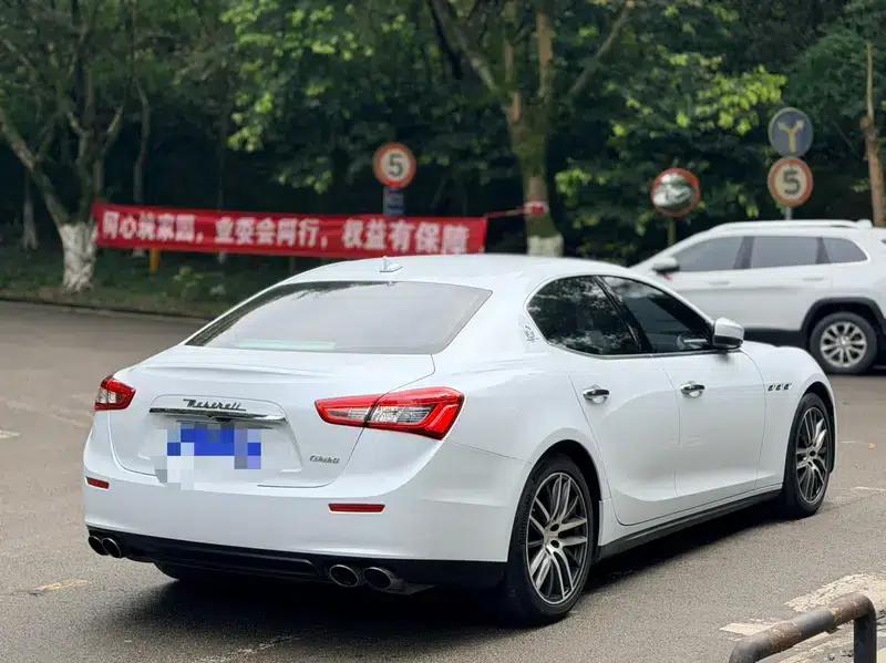 2017 Ghibli 3.0T Standard Edition — миниатюра 7