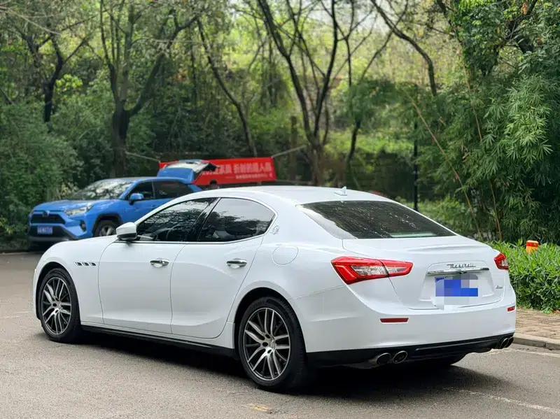 2017 Ghibli 3.0T Standard Edition — миниатюра 9