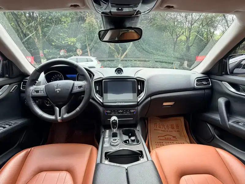 2017 Ghibli 3.0T Standard Edition — миниатюра 10