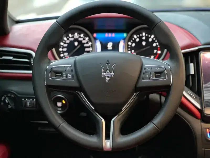 2017 Ghibli 3.0T Standard Edition — миниатюра 11
