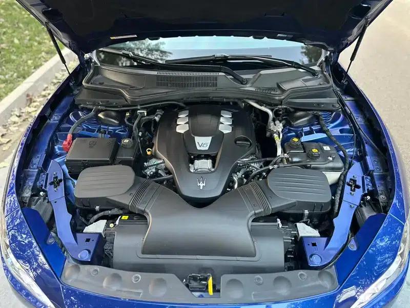 2017 Ghibli 3.0T Standard Edition — миниатюра 8