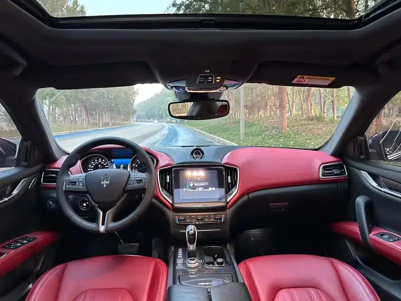 2017 Ghibli 3.0T Standard Edition — миниатюра 10