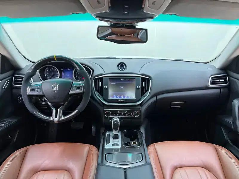 2014 Ghibli 3.0T Standard Edition — миниатюра 21