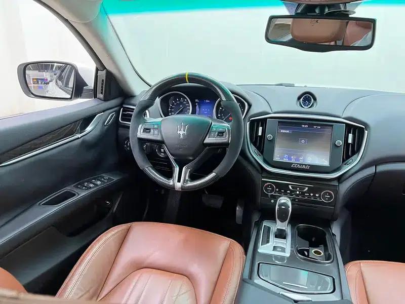 2014 Ghibli 3.0T Standard Edition — миниатюра 27