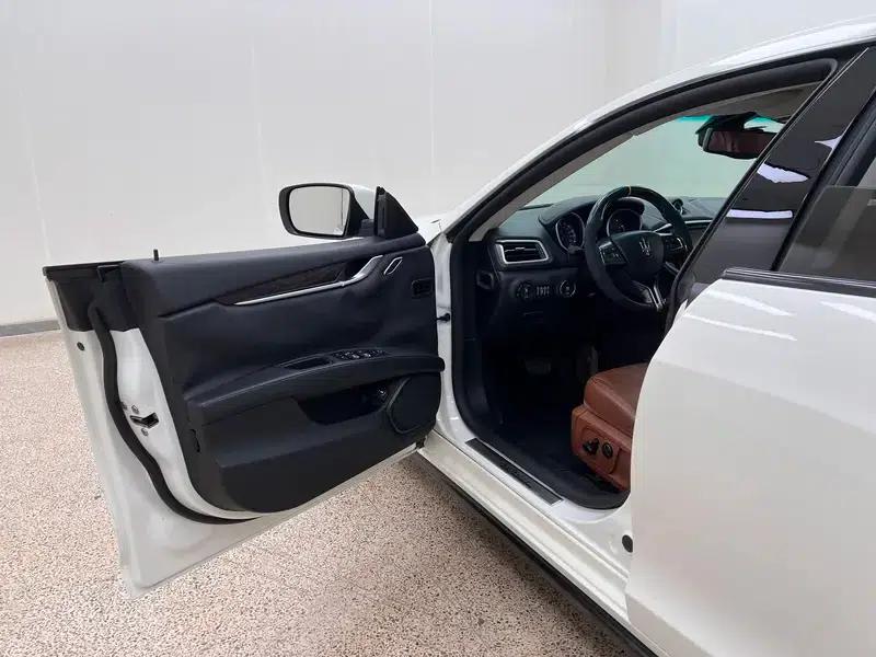 2014 Ghibli 3.0T Standard Edition — миниатюра 35