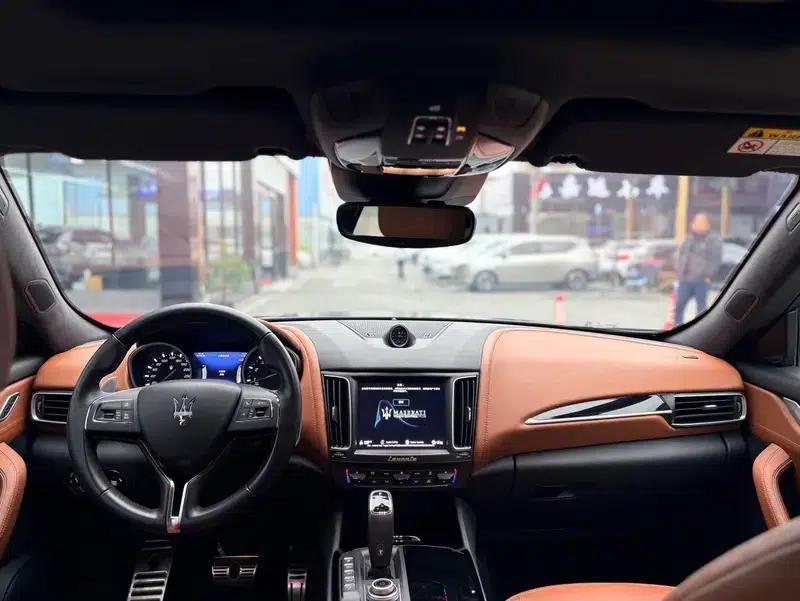 2020 Levante 3.0T Standard Edition — миниатюра 10