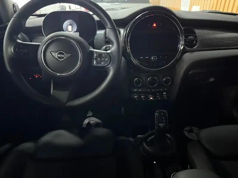 MINI 2023 Facelift 1.5T COOPER Artist 5-Door Edition — миниатюра 11