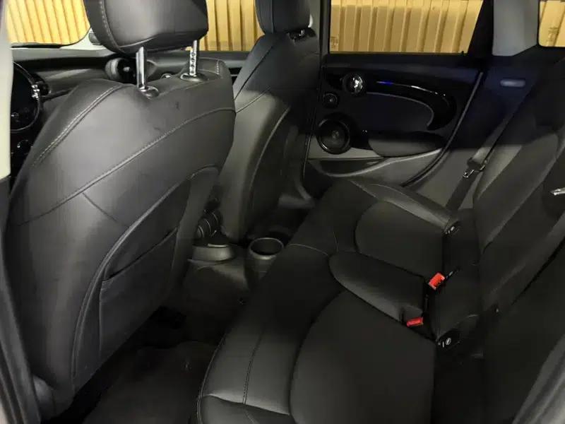 MINI 2023 Facelift 1.5T COOPER Artist 5-Door Edition — миниатюра 16