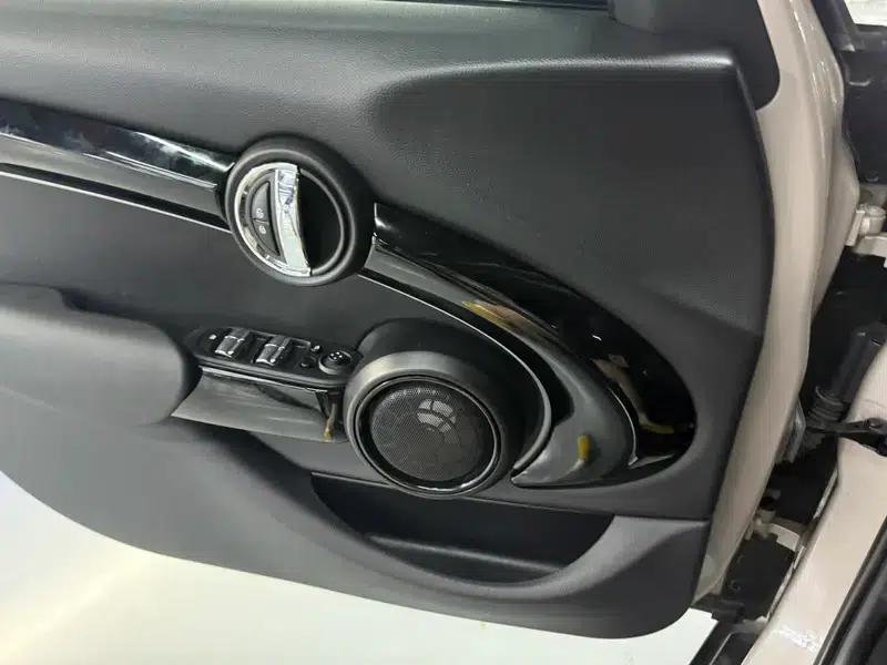 MINI 2023 Facelift 1.5T COOPER Artist 5-Door Edition — миниатюра 8