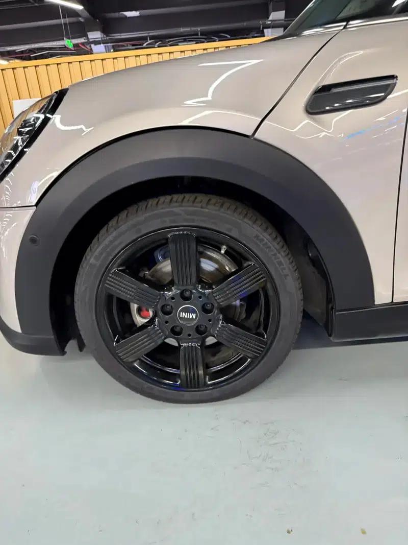 MINI 2023 Facelift 1.5T COOPER Artist 5-Door Edition — миниатюра 9