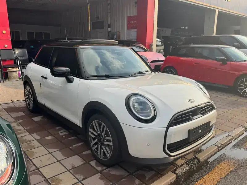 2025 MINI 1.5T COOPER Three-Door Classic — миниатюра 3