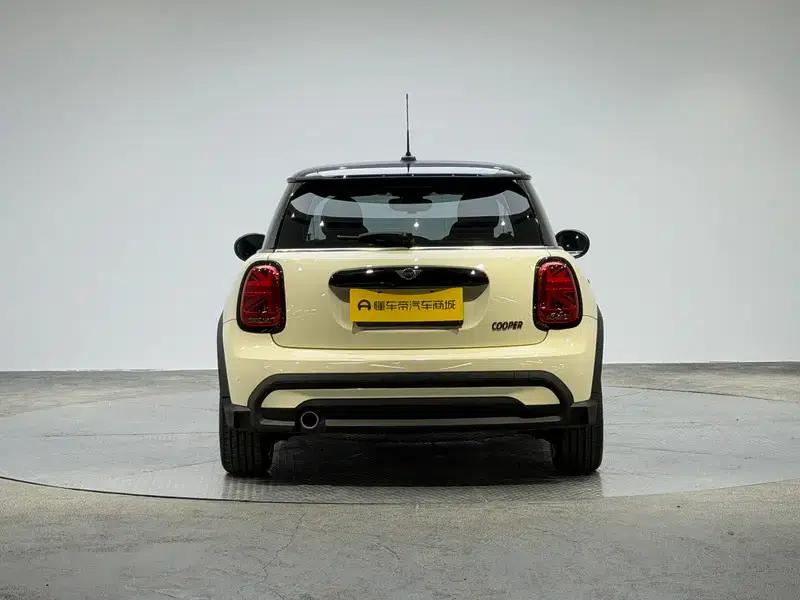 MINI 2022 Facelift 1.5T COOPER Classic — миниатюра 6
