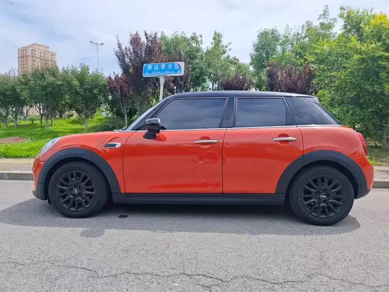 2021 MINI 1.5T COOPER Classic 5-Door — миниатюра 3