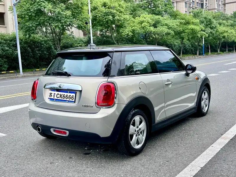 2014 MINI 1.2T ONE — миниатюра 7
