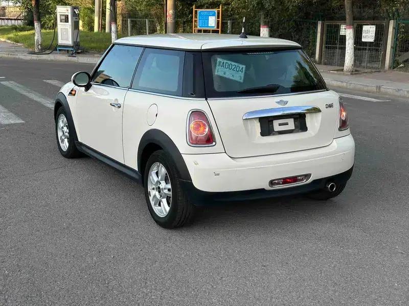 MINI 2013 1.6L ONE Limited Edition - First Model — миниатюра 4