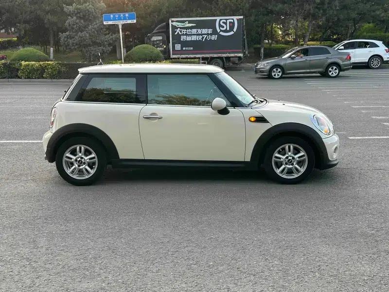 MINI 2013 1.6L ONE Limited Edition - First Model — миниатюра 7