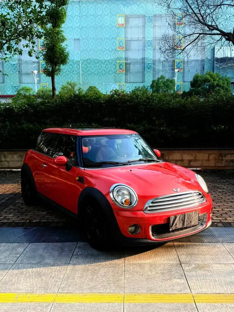 MINI 2013 1.6L ONE Limited Edition - First Model — миниатюра 3