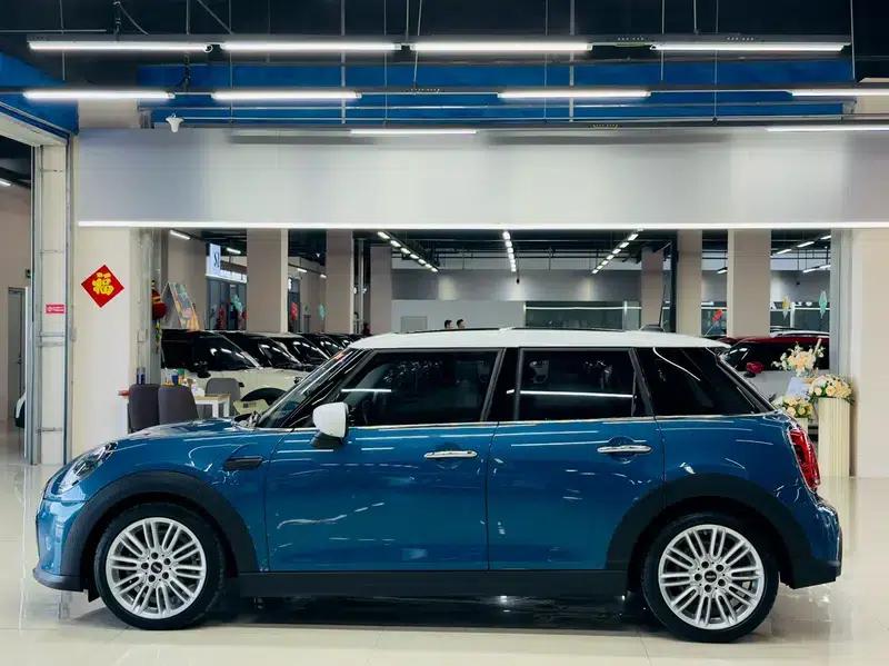 MINI 2022 Facelift 1.5T COOPER Classic 5-Door Version — миниатюра 3