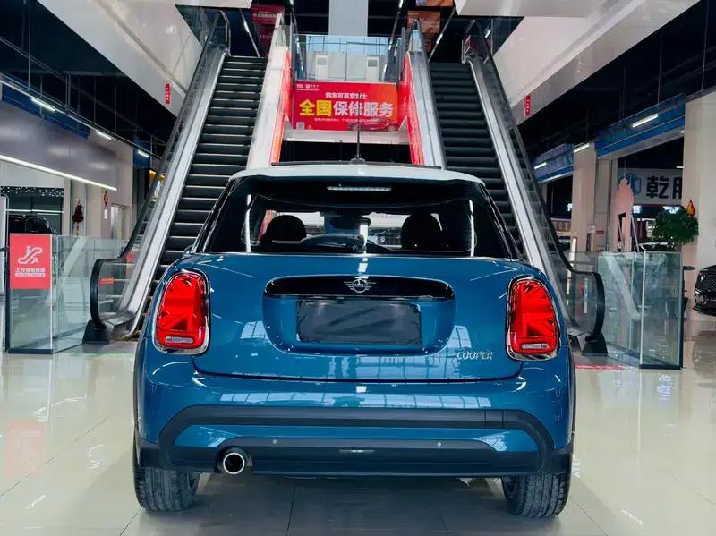 MINI 2022 Facelift 1.5T COOPER Classic 5-Door Version — миниатюра 4