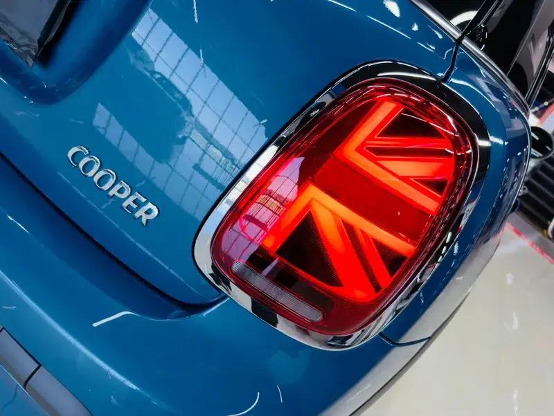 MINI 2022 Facelift 1.5T COOPER Classic 5-Door Version — миниатюра 8