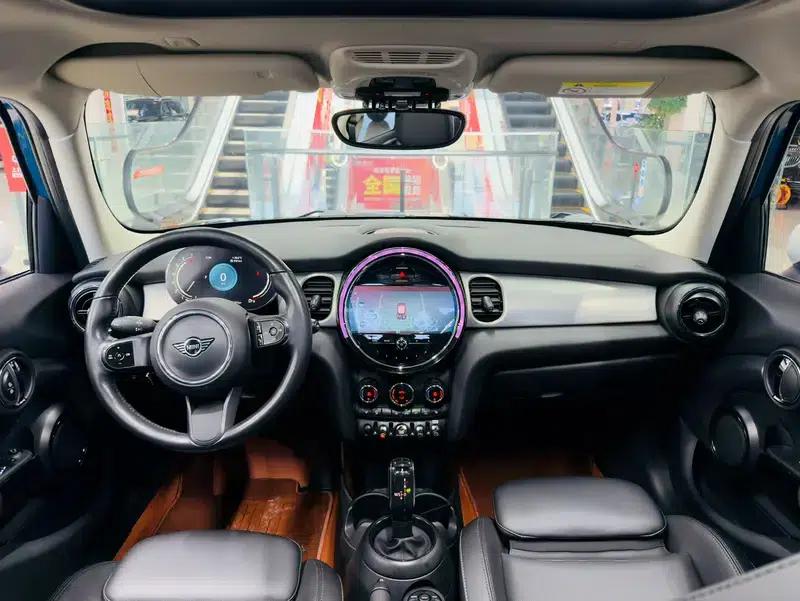 MINI 2022 Facelift 1.5T COOPER Classic 5-Door Version — миниатюра 9