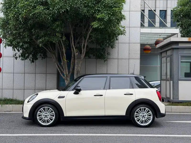 MINI 2023 1.5T COOPER Artist 5-Door Edition — миниатюра 3