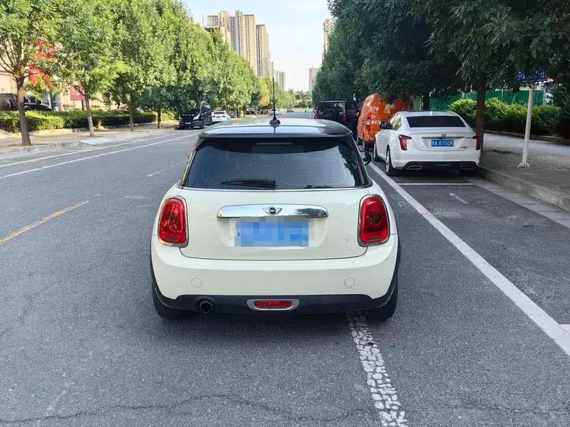 MINI 2016 1.2T ONE Pioneer — миниатюра 5