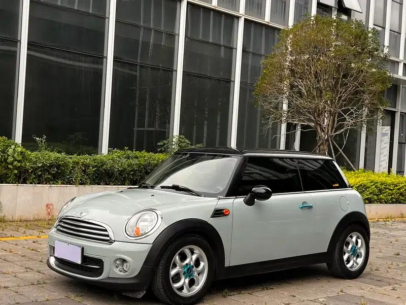 2011 MINI 1.6L COOPER Fun — миниатюра 1
