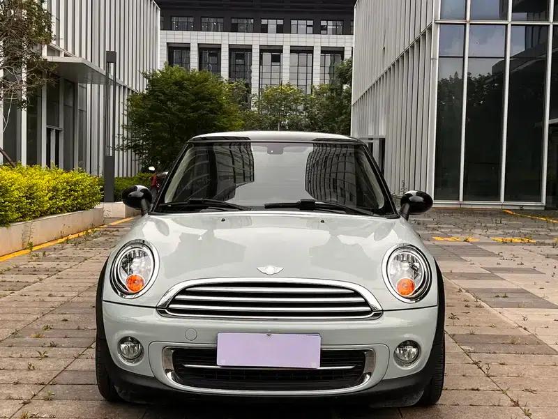 2011 MINI 1.6L COOPER Fun — миниатюра 2