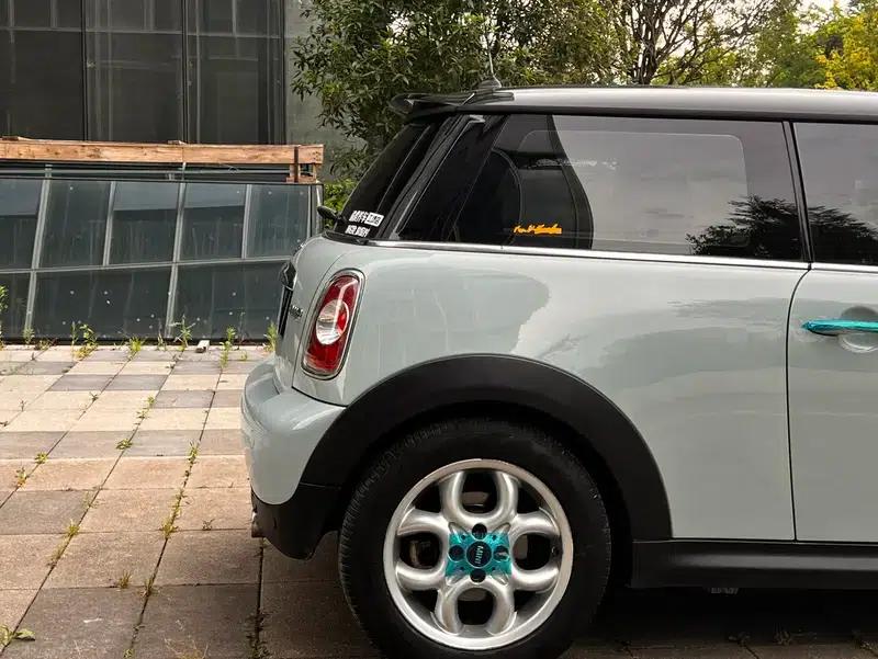 2011 MINI 1.6L COOPER Fun — миниатюра 17