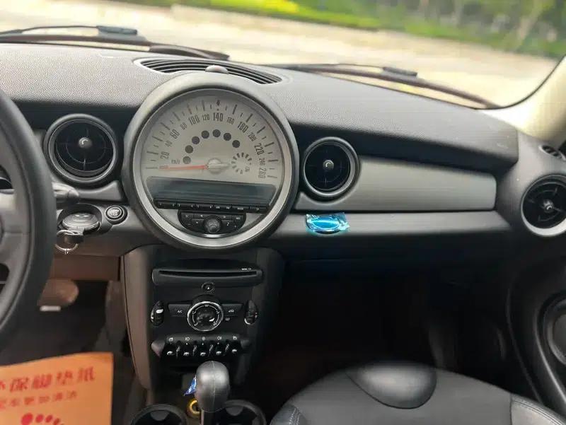 2011 MINI 1.6L COOPER Fun — миниатюра 18