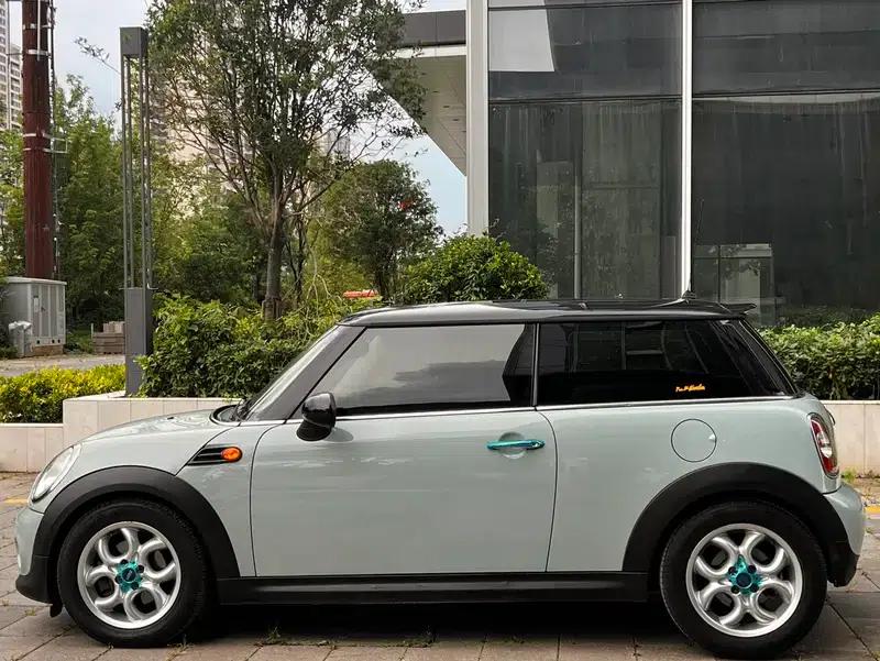 2011 MINI 1.6L COOPER Fun — миниатюра 4