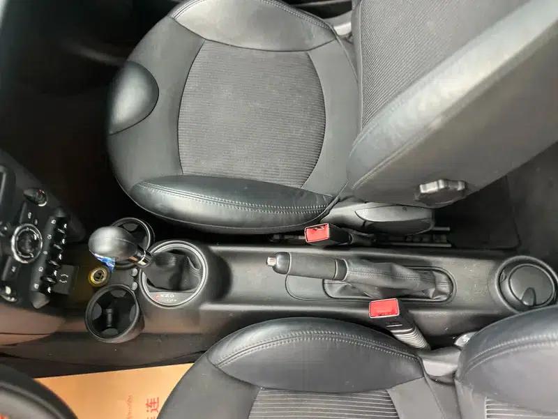 2011 MINI 1.6L COOPER Fun — миниатюра 32