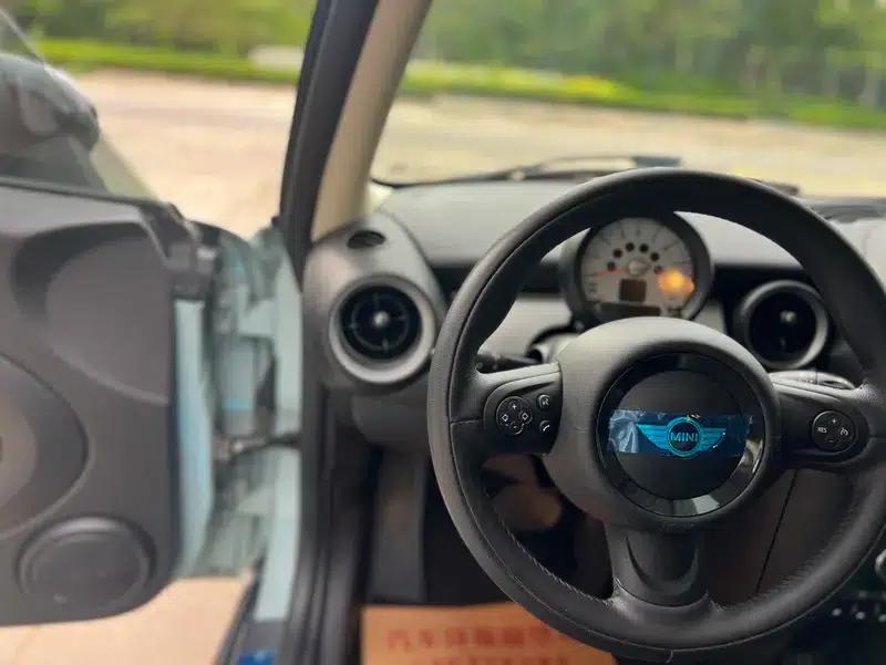 2011 MINI 1.6L COOPER Fun — миниатюра 33