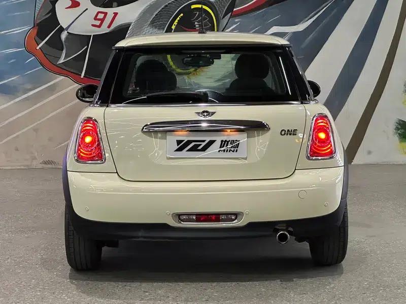 2011 MINI 1.6L ONE — миниатюра 4