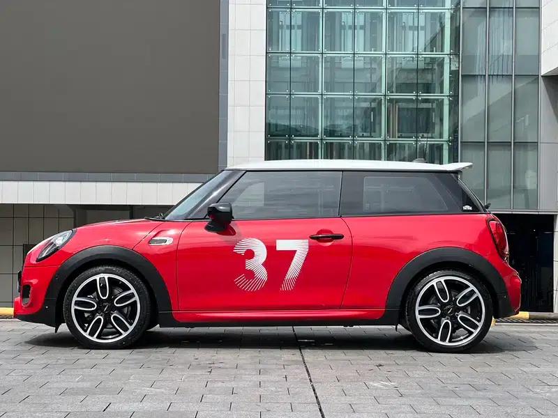 MINI 2021 2.0T COOPER S No. 37 Commemorative Edition — миниатюра 3