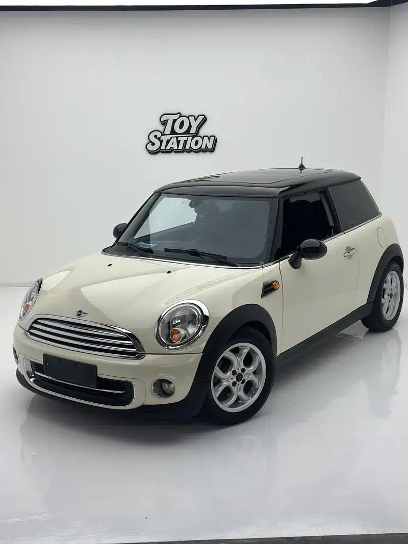 2011 MINI 1.6L COOPER Fun — миниатюра 1