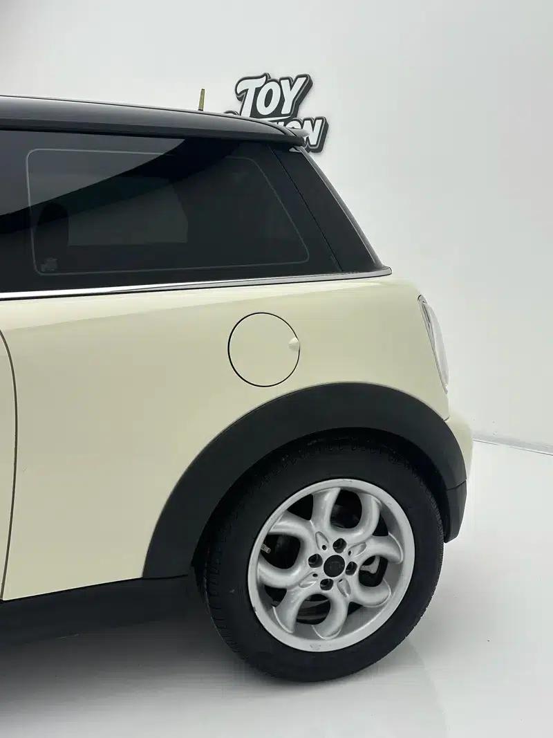 2011 MINI 1.6L COOPER Fun — миниатюра 4