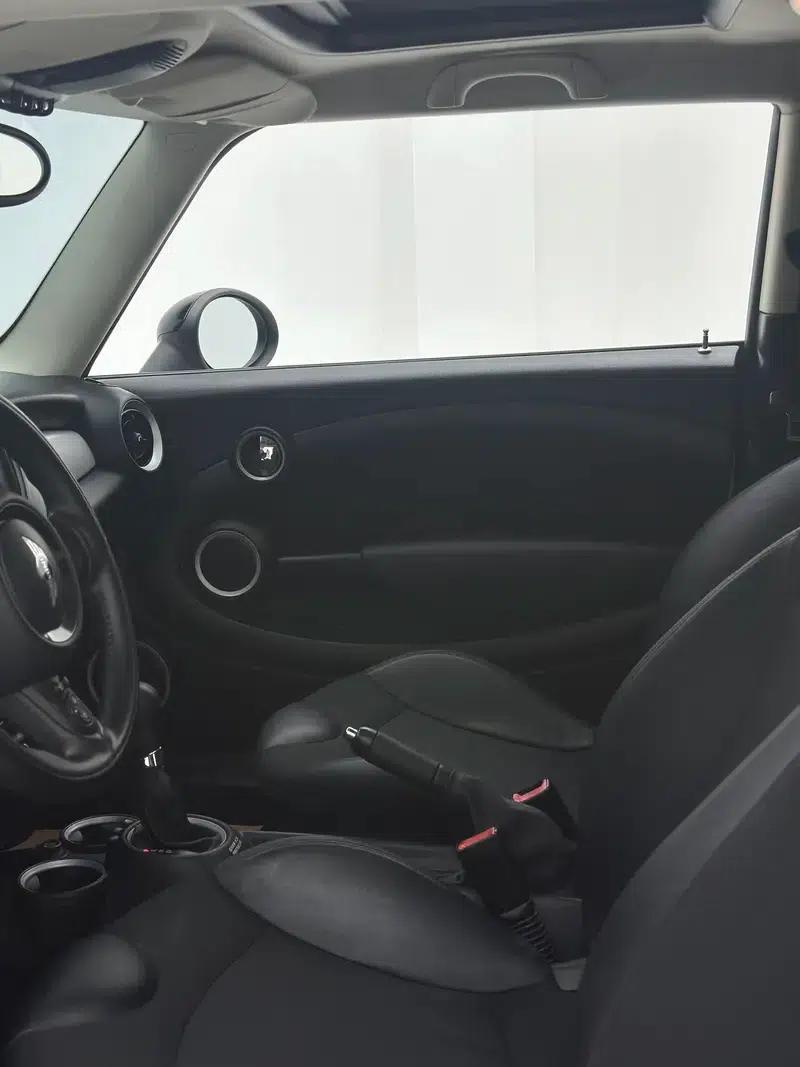 2011 MINI 1.6L COOPER Fun — миниатюра 6