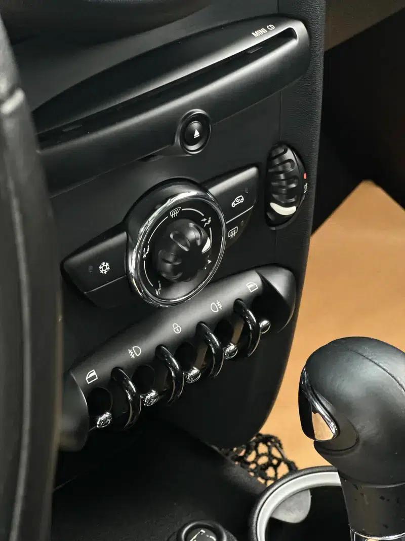 2011 MINI 1.6L COOPER Fun — миниатюра 7