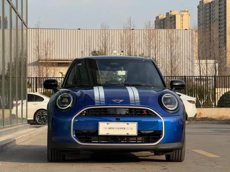 MINI 2025 2.0T COOPER S 5-Door Artist Edition — миниатюра 2