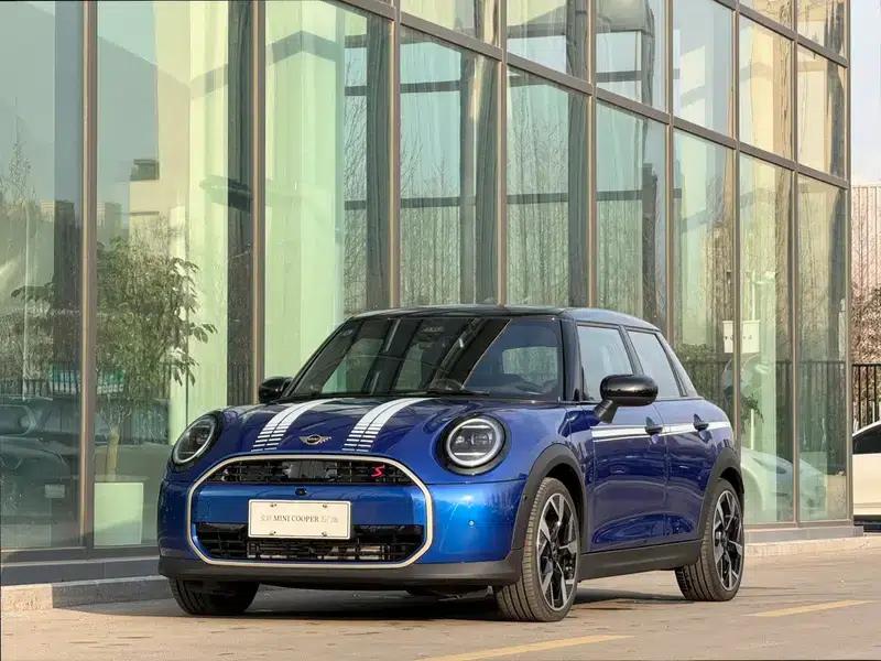 MINI 2025 2.0T COOPER S 5-Door Artist Edition — миниатюра 13